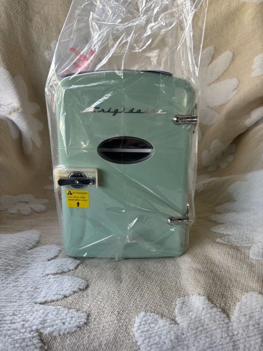 Frigidaire Mini Retro Green Portable Food Storage Cooler